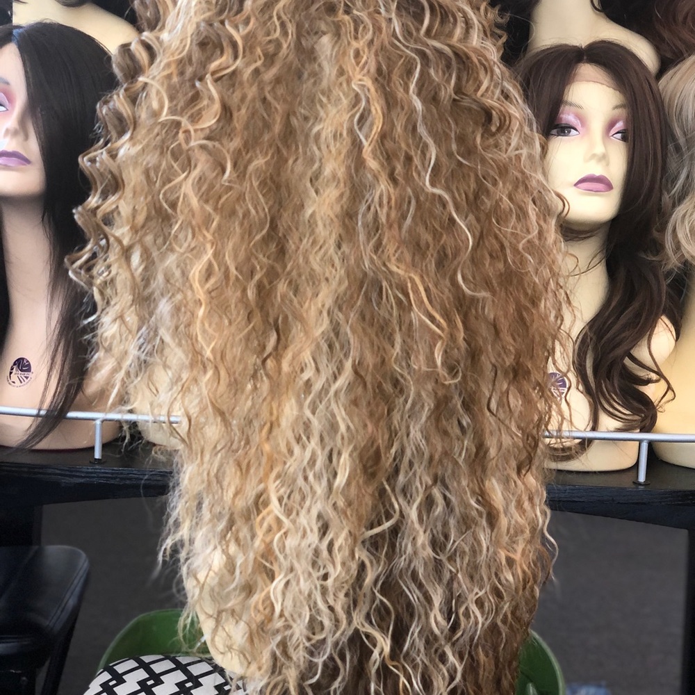 Wig Long Blonde Curly Wig - Picture 2 of 9